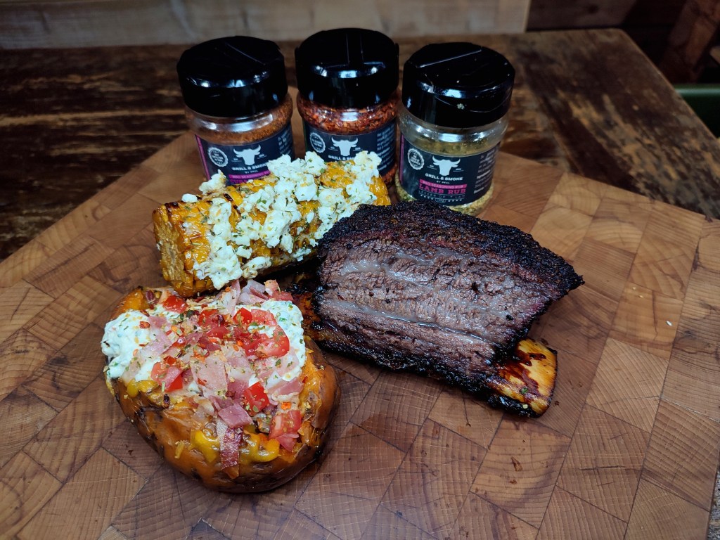 Short ribs met fully loaded zoete aardappel en&nbsp;maiskolf