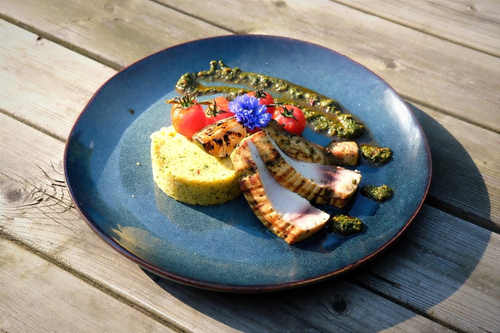 Zwaardvis met chermoula, couscous en geroosterde&nbsp;tomaat.