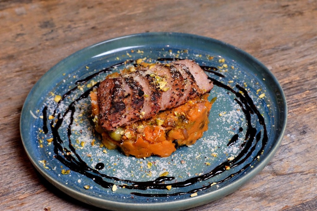 Wildzwijn biefstuk met zoete aardappel spruiten stamppot